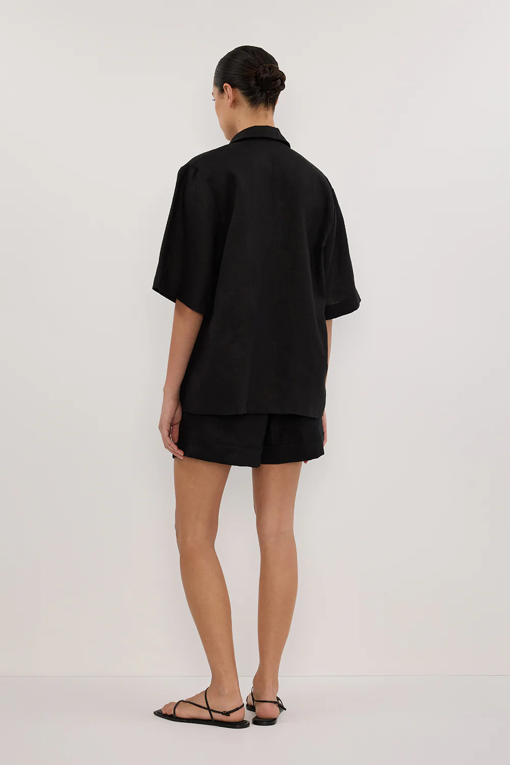 ALONDRA BLACK LINEN SHORT - Image 4