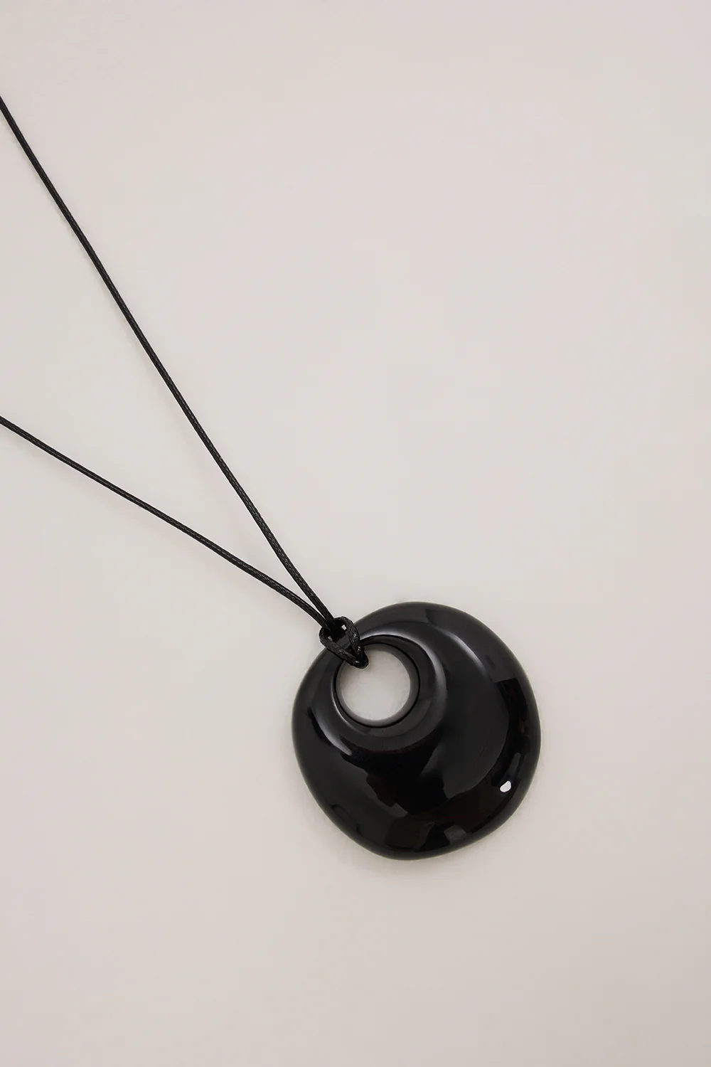 ANNA ROSSI RAINA PENDANT NECKLACE BLACK - Image 3