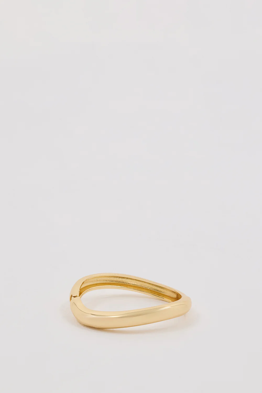 ANNA ROSSI THIN WARPED BANGLE GOLD