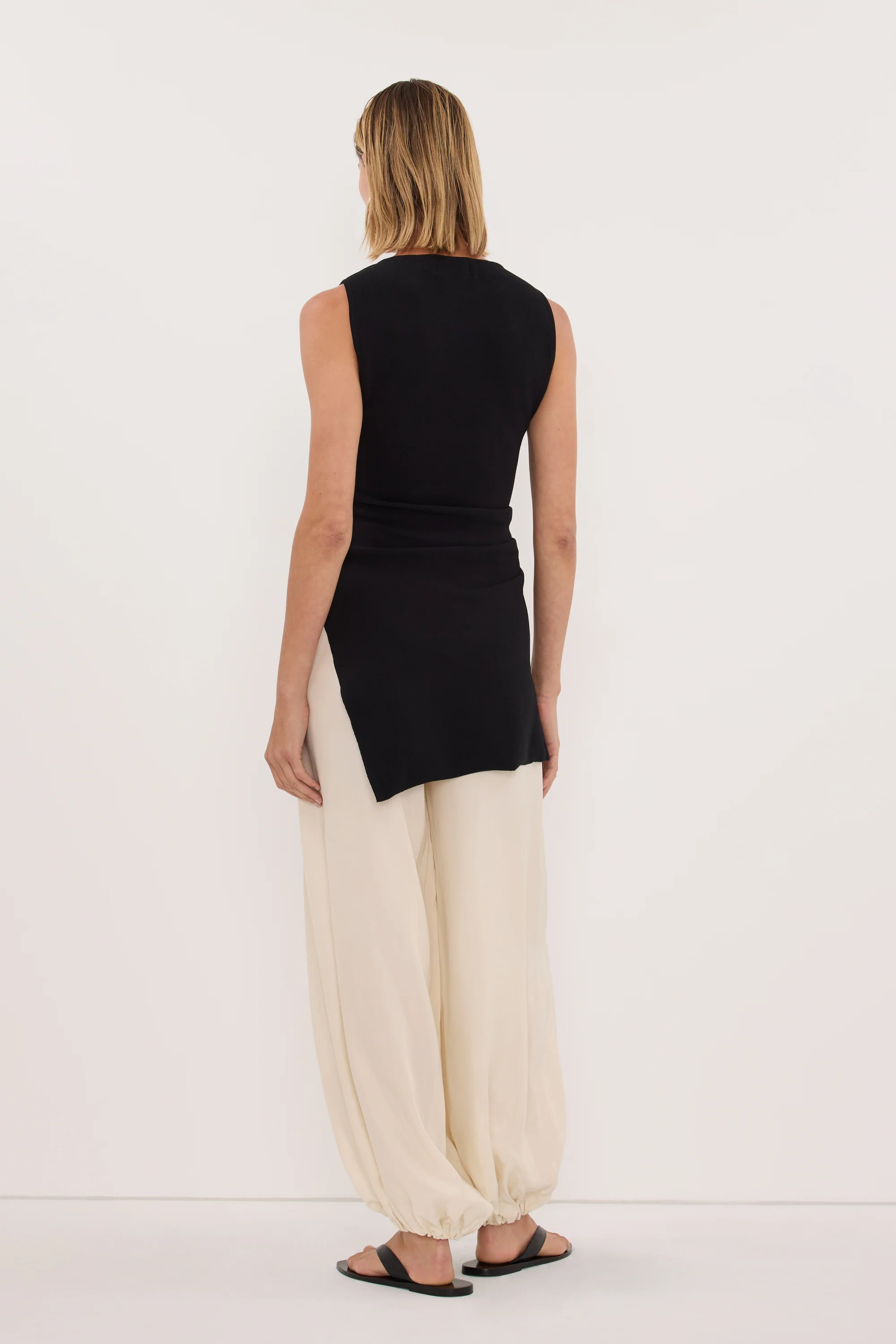 CLEO BLACK SLEEVELESS LONGLINE KNIT TOP - Image 4