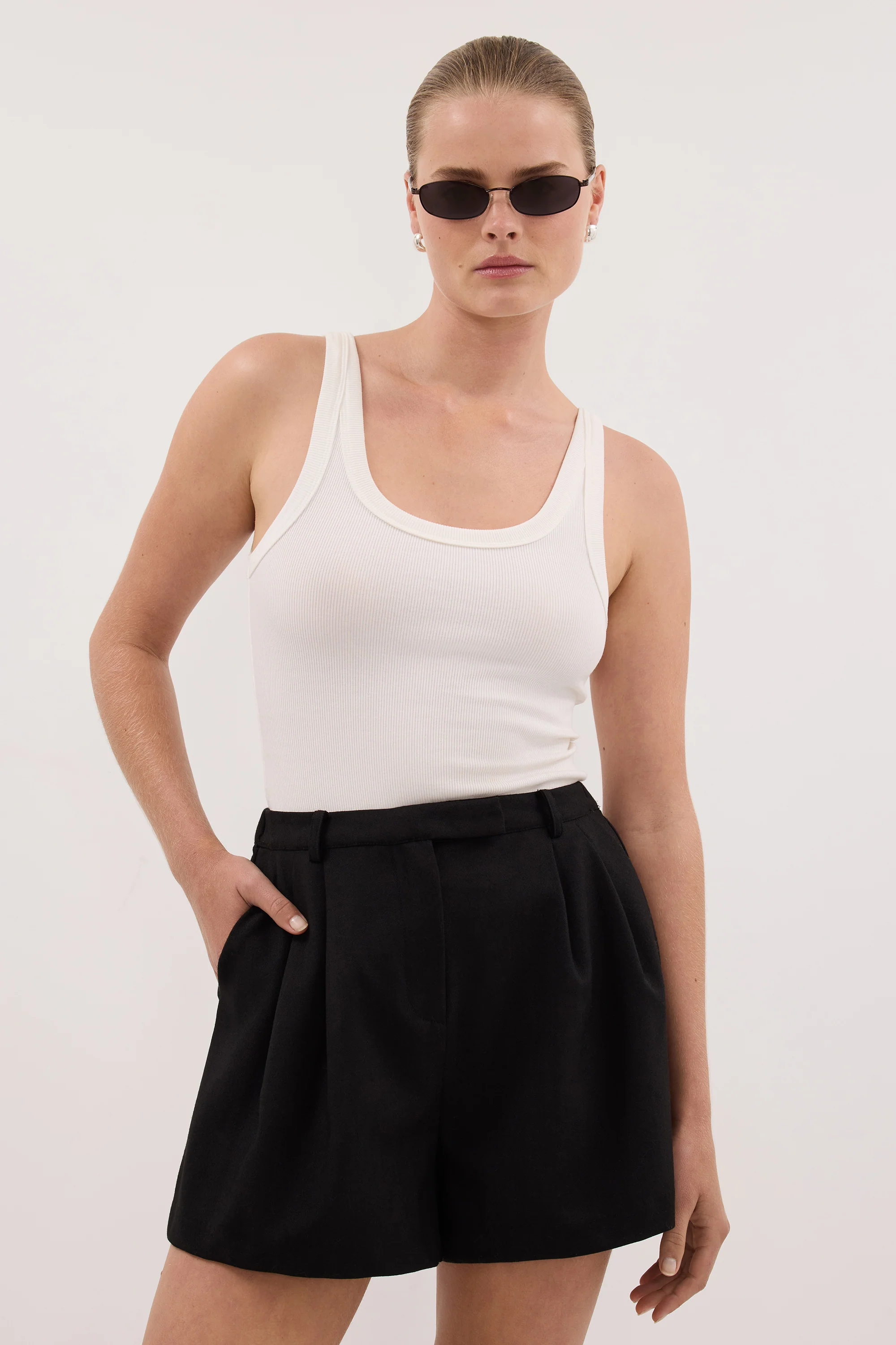 CYRUS BLACK TAILORED SHORT - Image 2