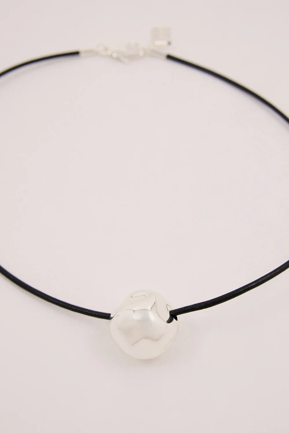 F+H SILVER HAMMERED BALL CHOKER - Image 5
