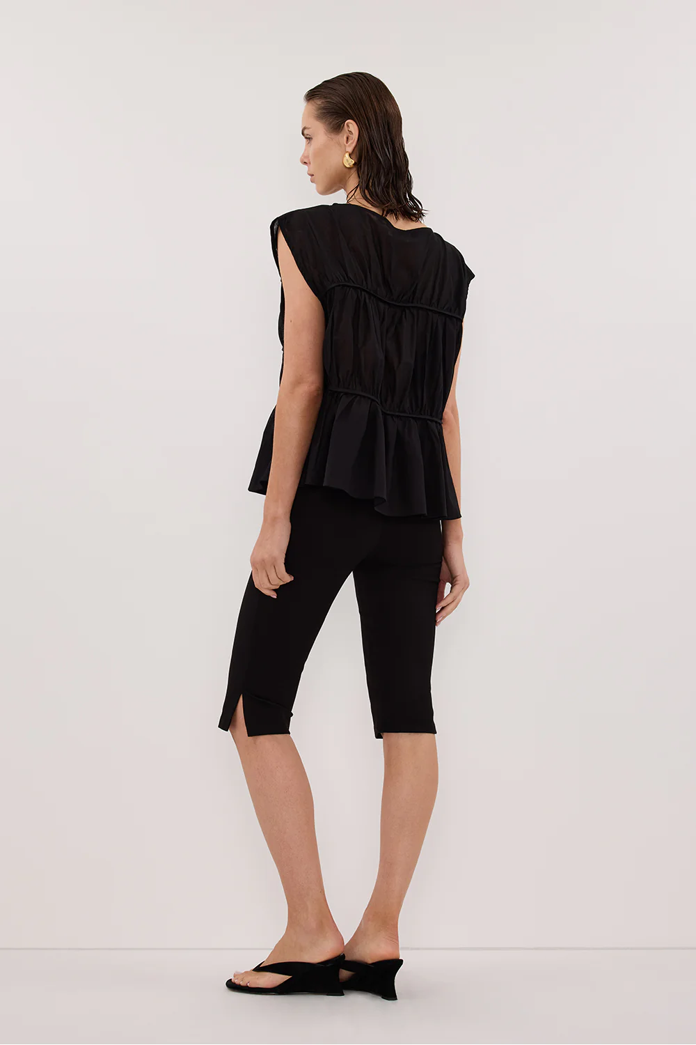 FLYNN BLACK LINEN TIERED TOP - Image 4