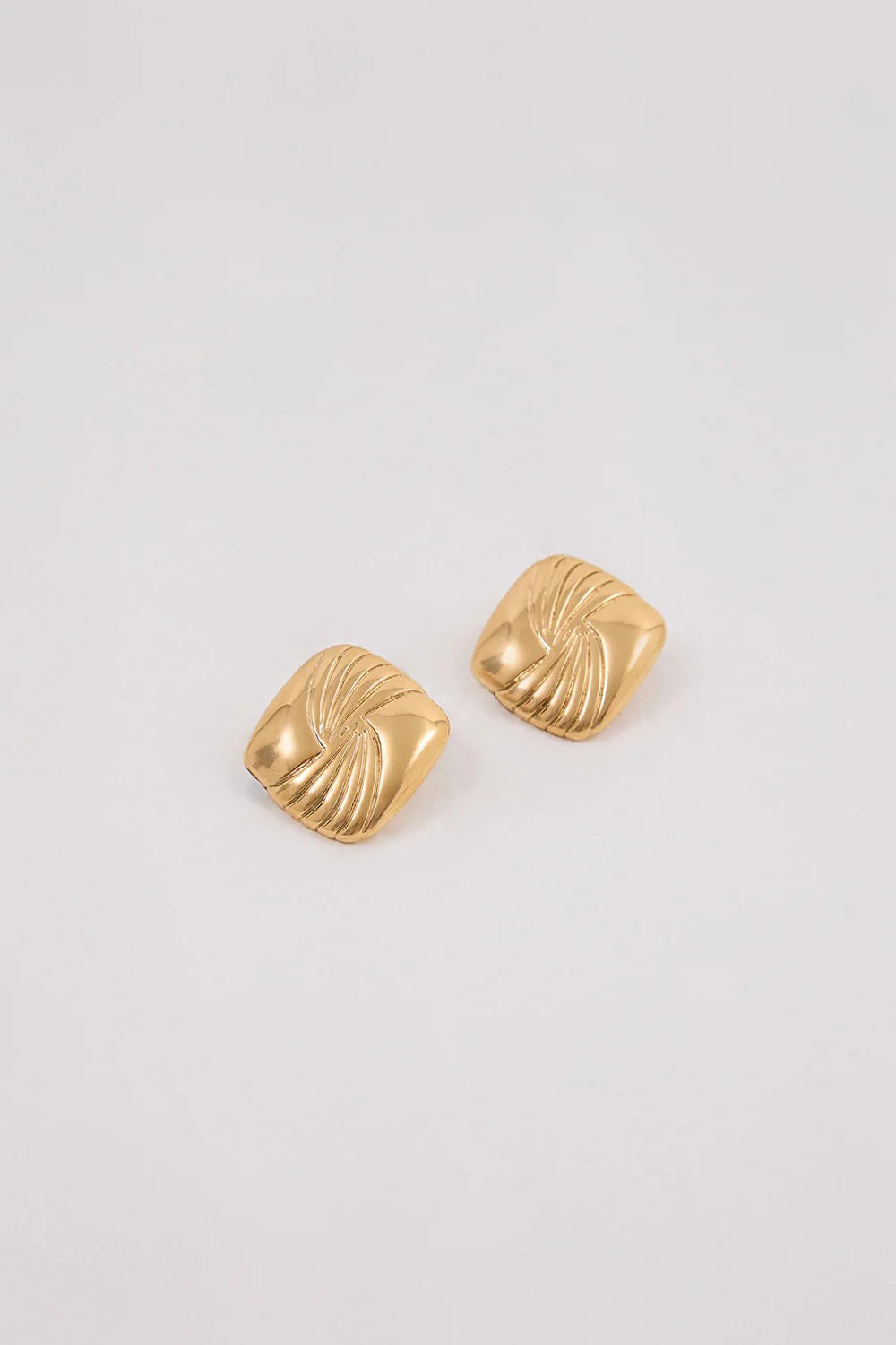 HEAVEN MAYHEM TABI EARRING GOLD - Image 3