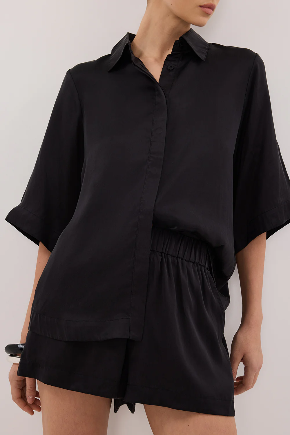 ISLA BLACK SILK SHORT - Image 6