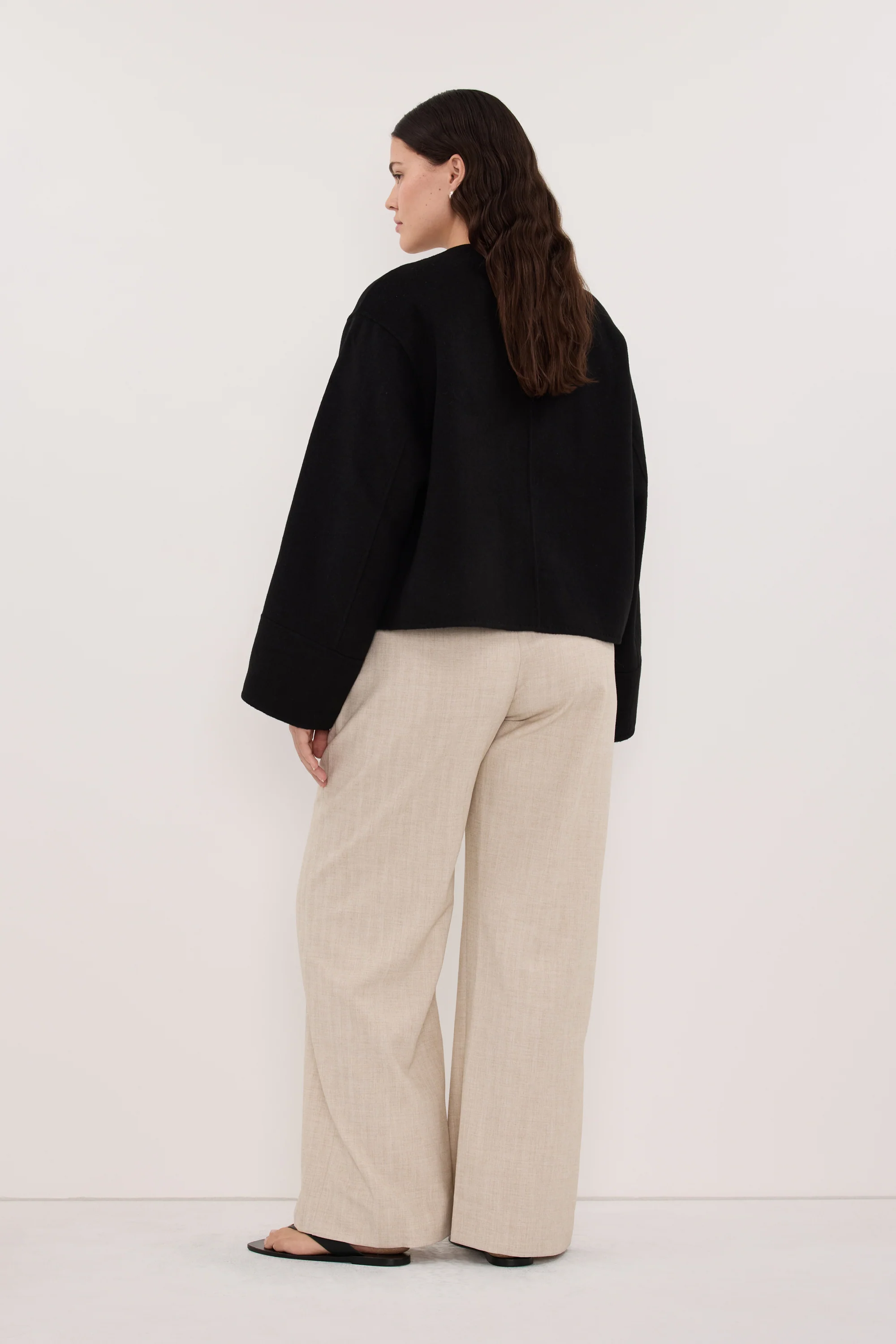 JACLYN BLACK CROPPED COAT - Image 7