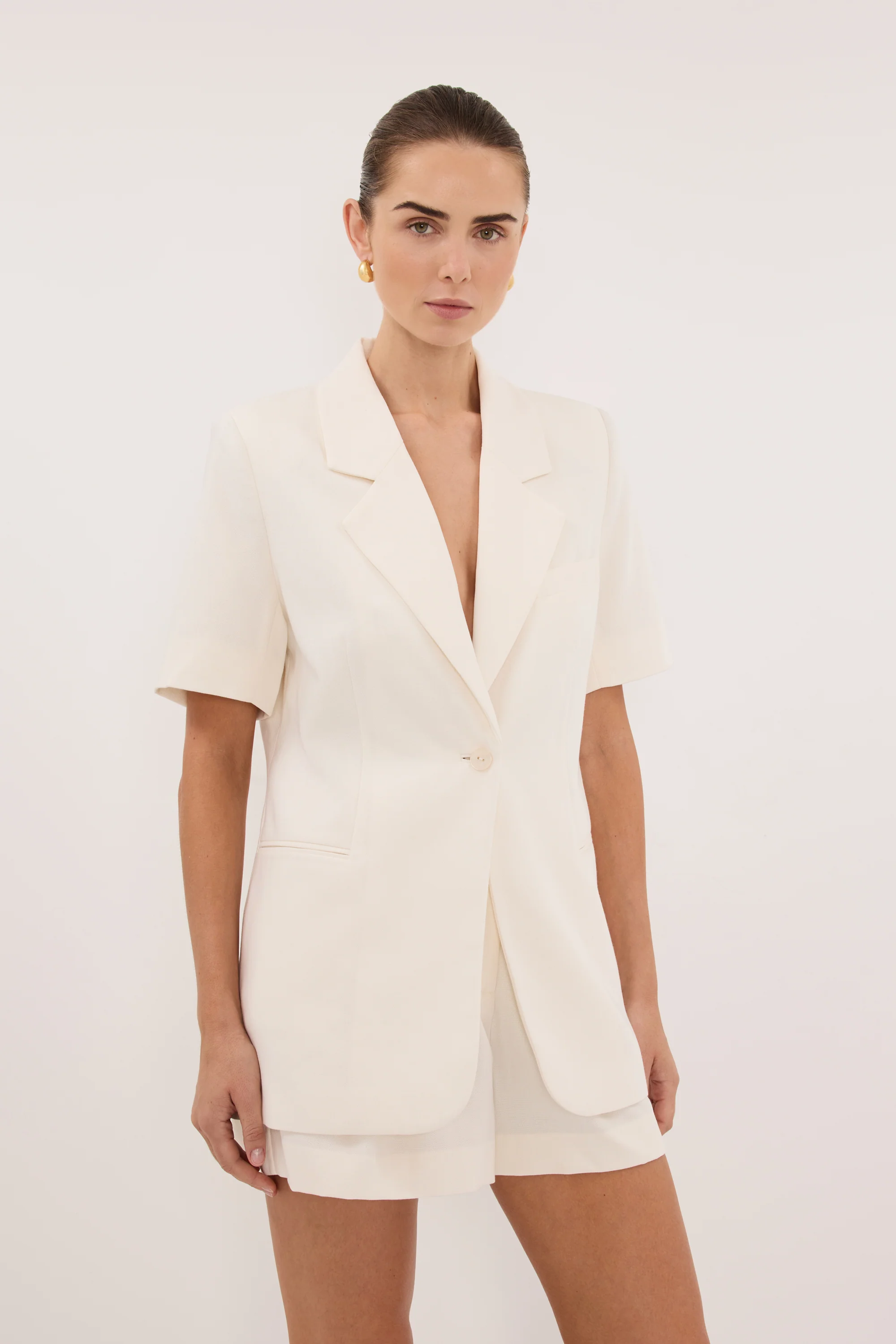 JORDY CREAM TAILORED SHORT - Image 2
