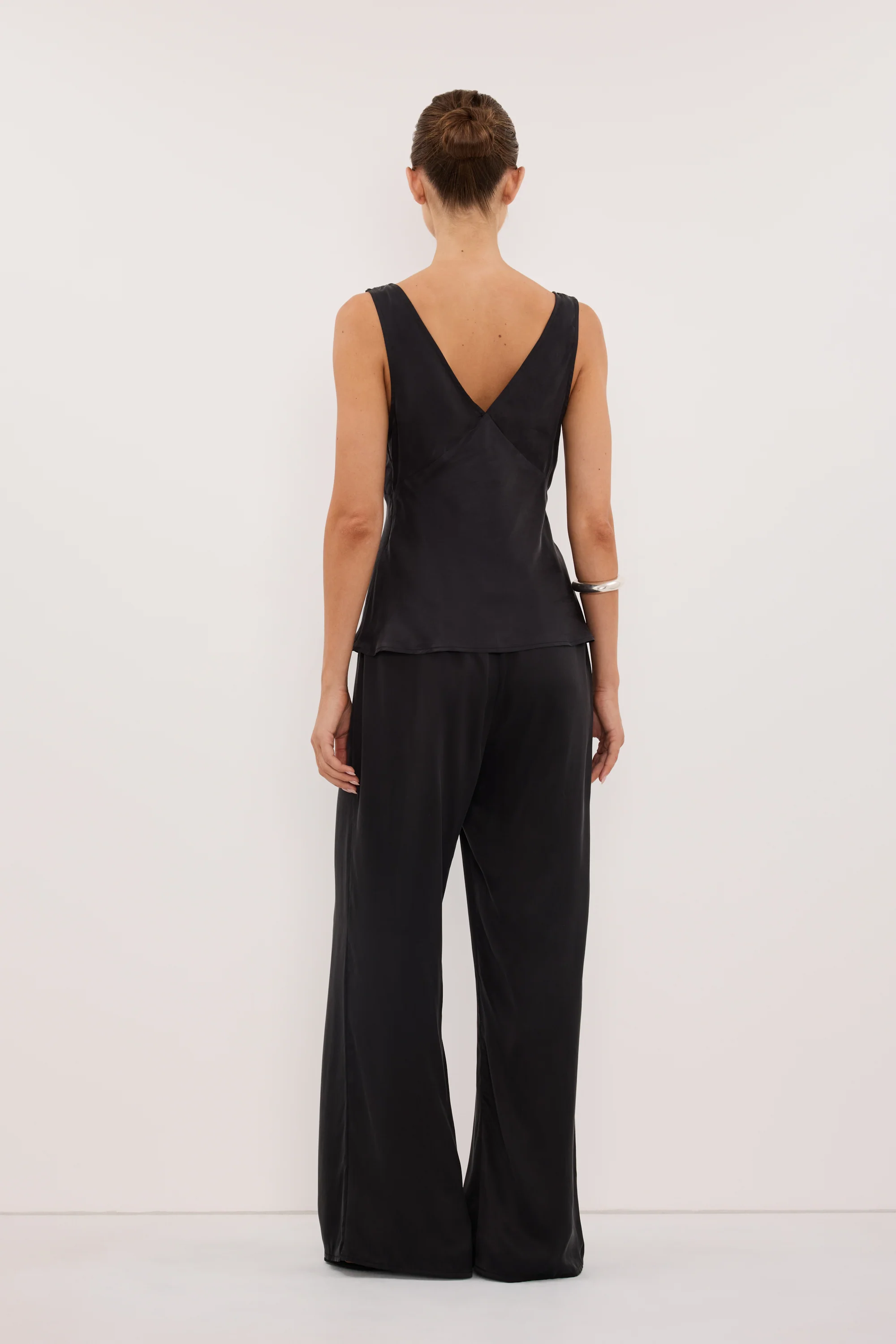 JORJA BLACK SLEEVELESS SILK TOP - Image 4