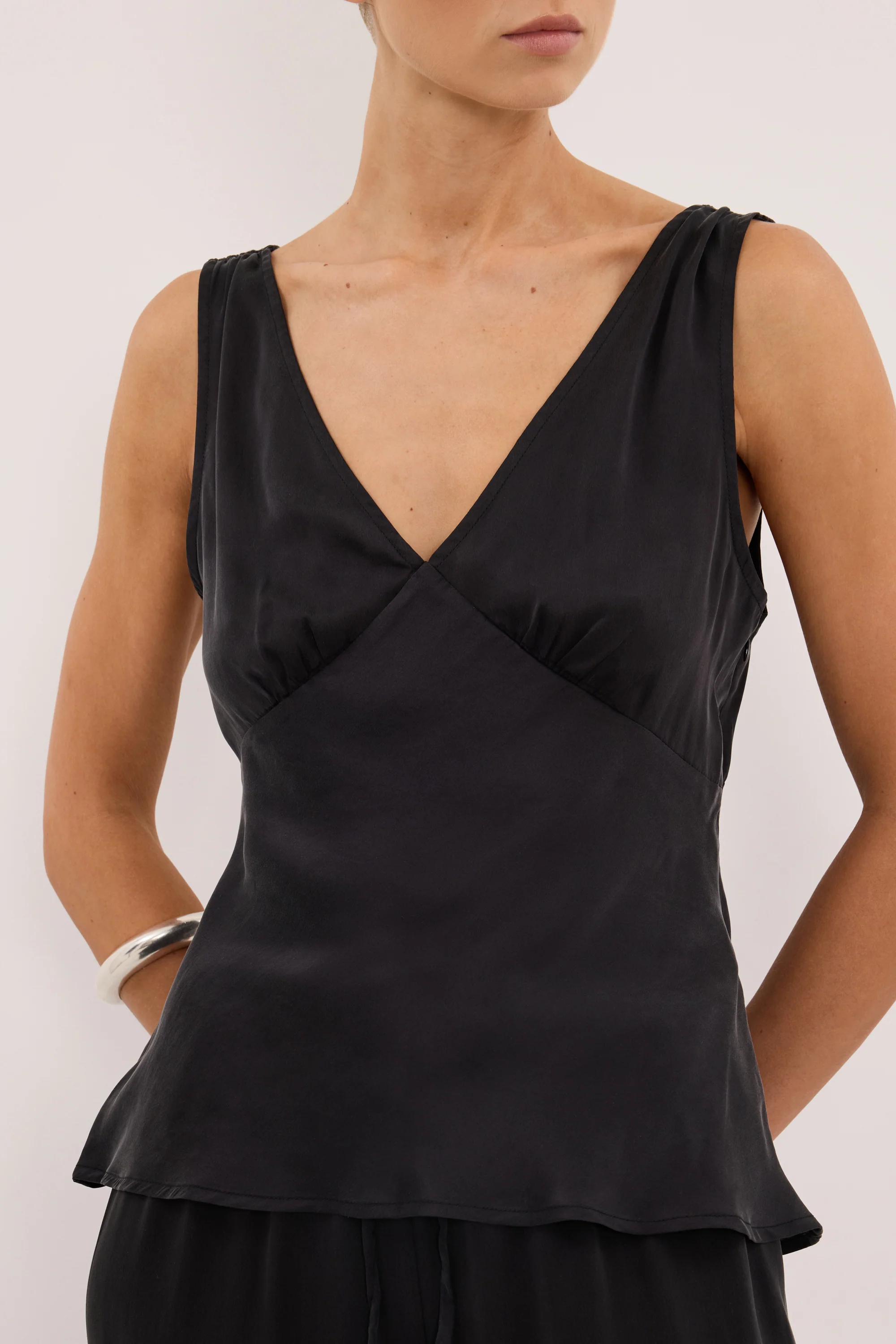 JORJA BLACK SLEEVELESS SILK TOP - Image 5