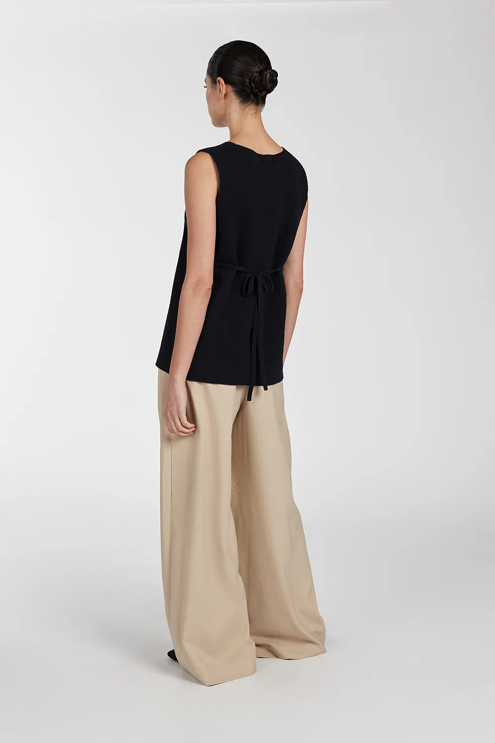 LISA BLACK TAILORED KNIT VEST - Image 4