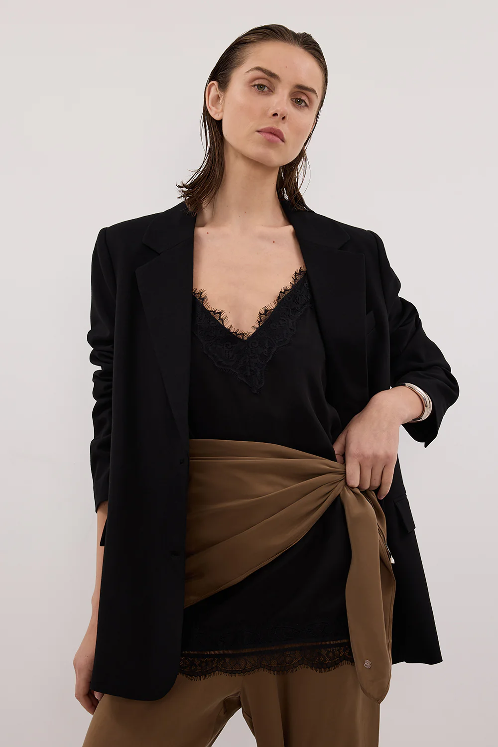 LIZA BLACK OVERSIZED BLAZER - Image 3