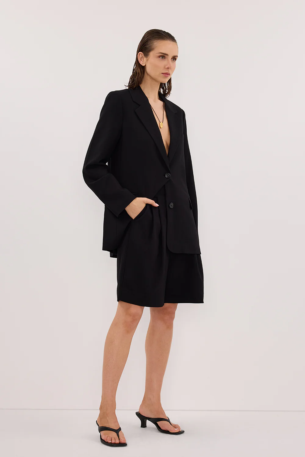 LIZA BLACK TAILORED BERMUDA SHORT - Image 3
