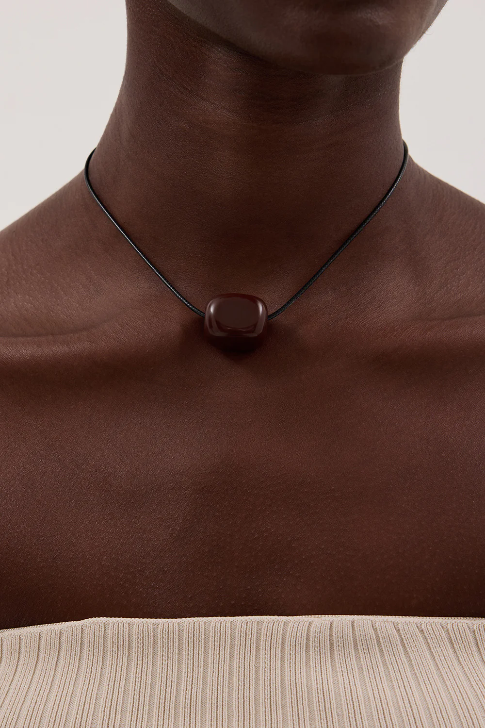 NURI STUDIO GLASS CUBE BROWN NECKLACE - Image 2