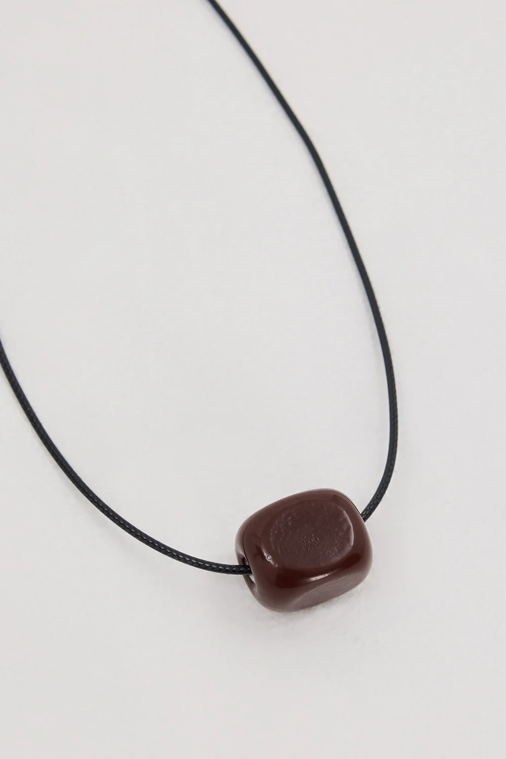NURI STUDIO GLASS CUBE BROWN NECKLACE - Image 3
