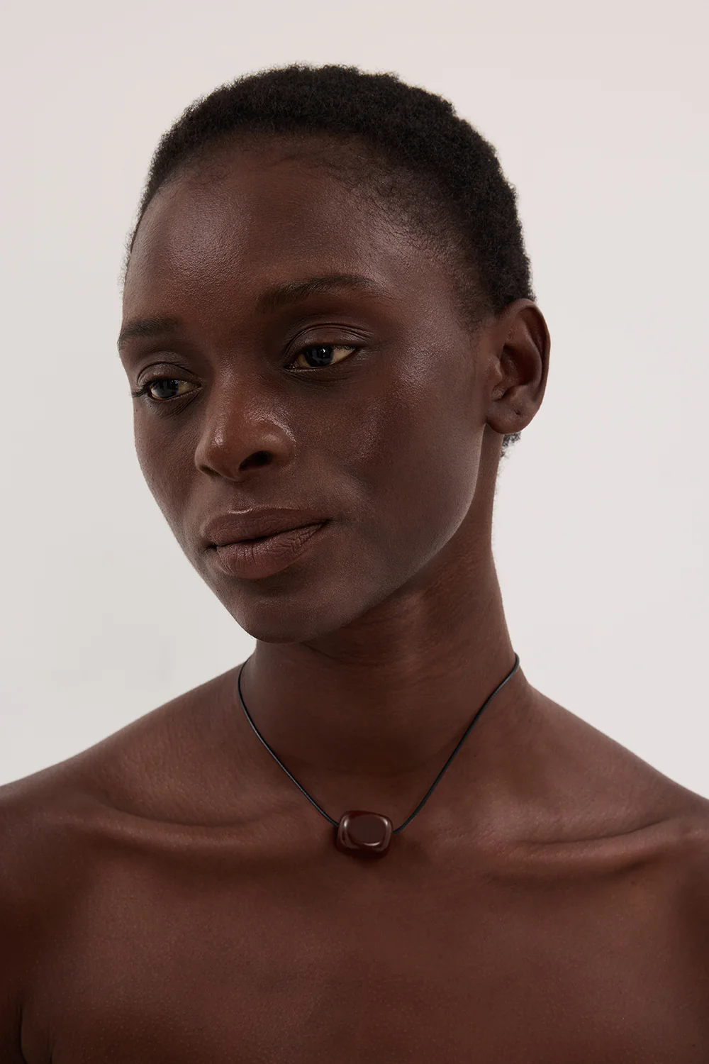 NURI STUDIO GLASS CUBE BROWN NECKLACE - Image 4
