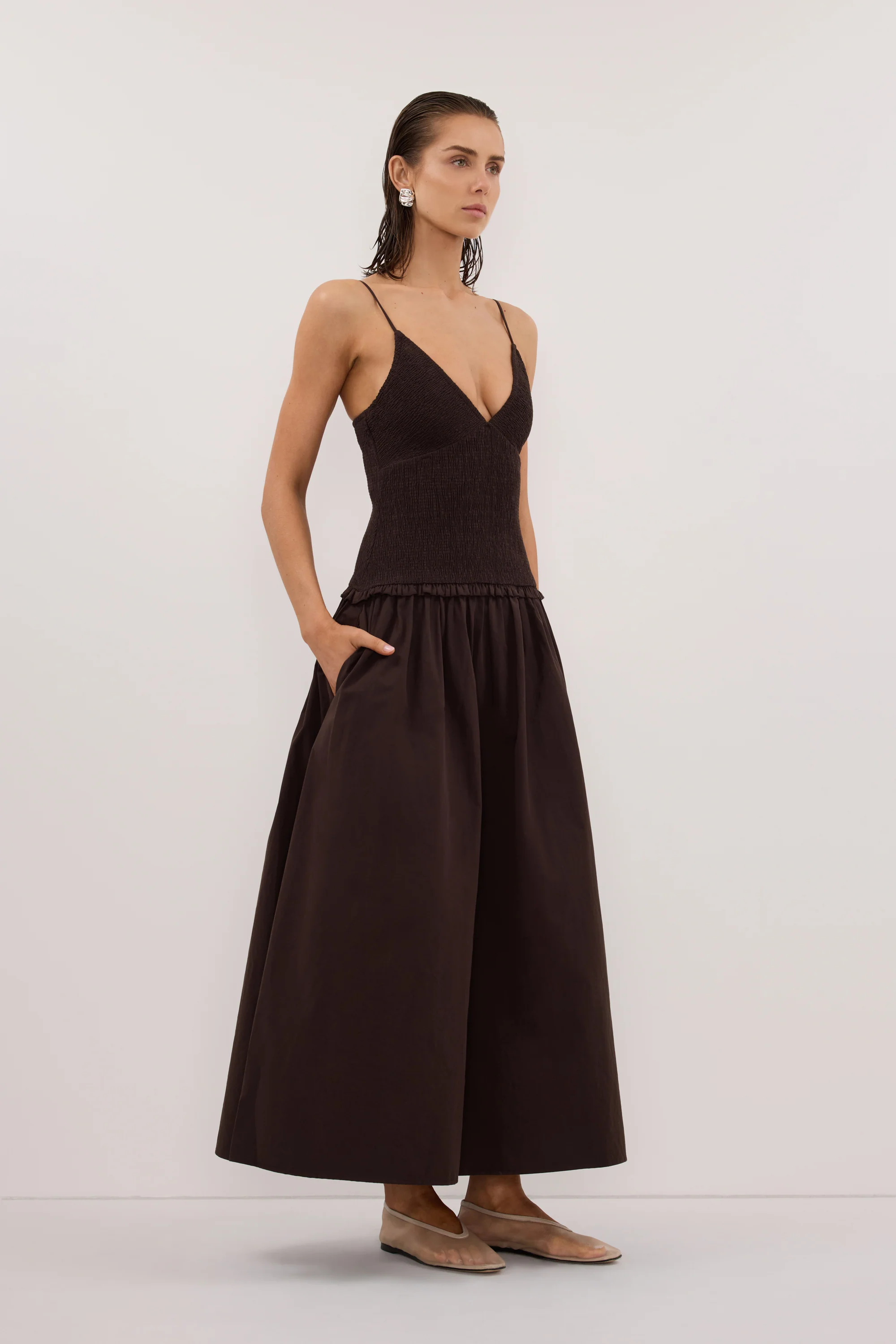 RAMONA BURNT CHOC SLEEVELESS COTTON MIDI DRESS - Image 3