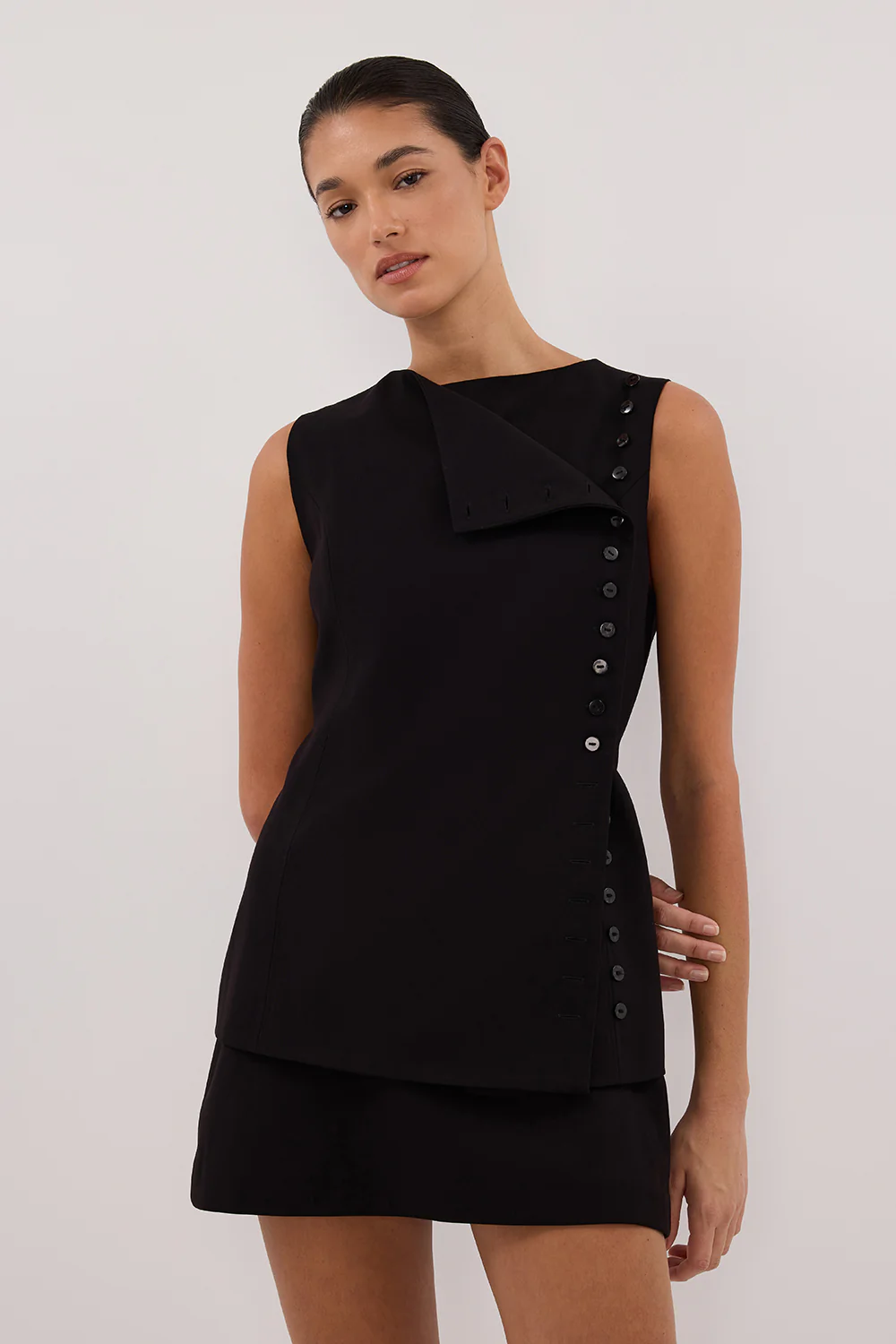 REN BLACK SIDE BUTTON VEST - Image 2