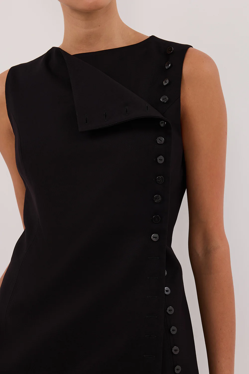 REN BLACK SIDE BUTTON VEST - Image 5