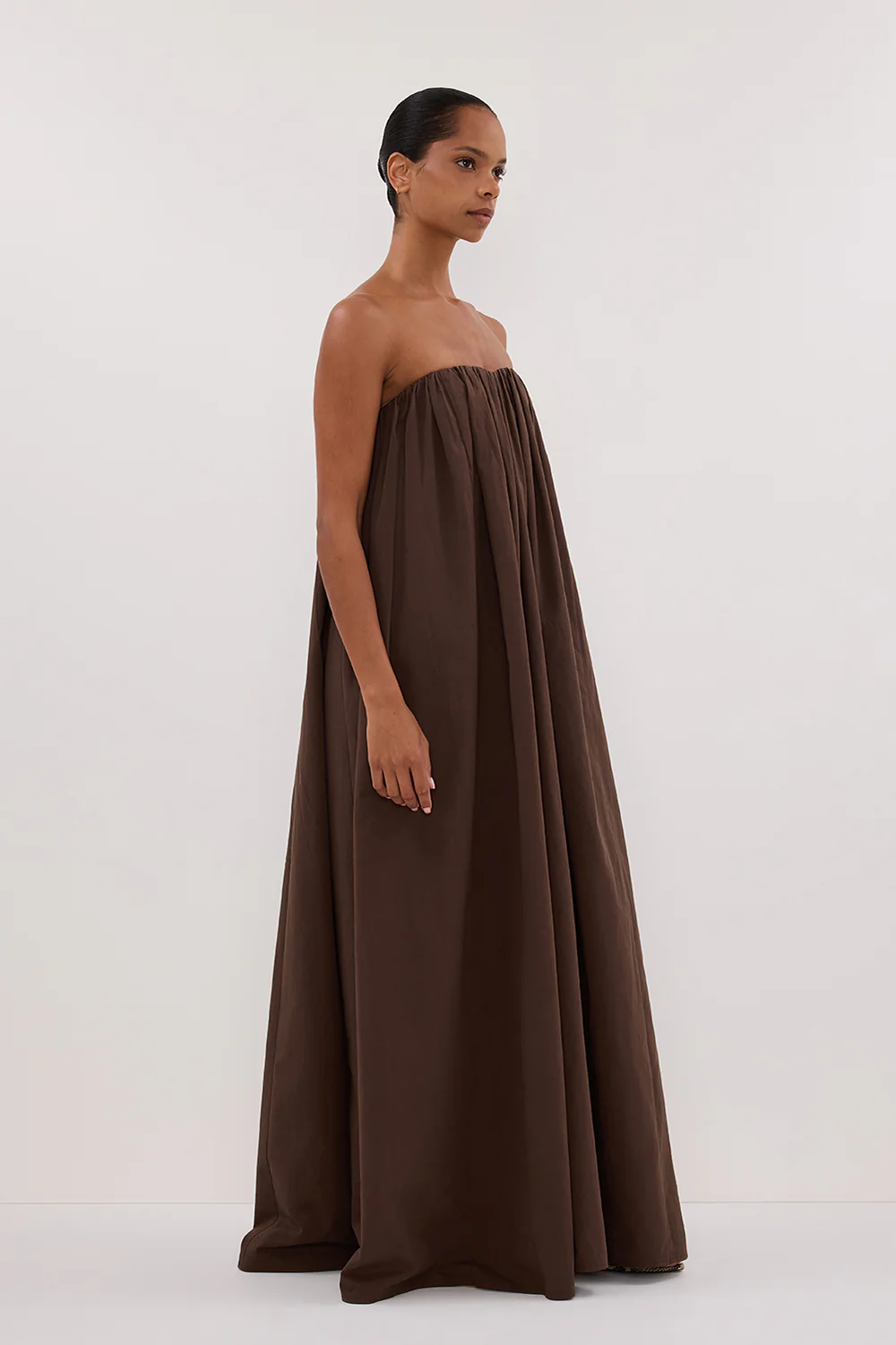 ROISIN BITTER CHOC COTTON STRAPLESS MAXI DRESS - Image 3