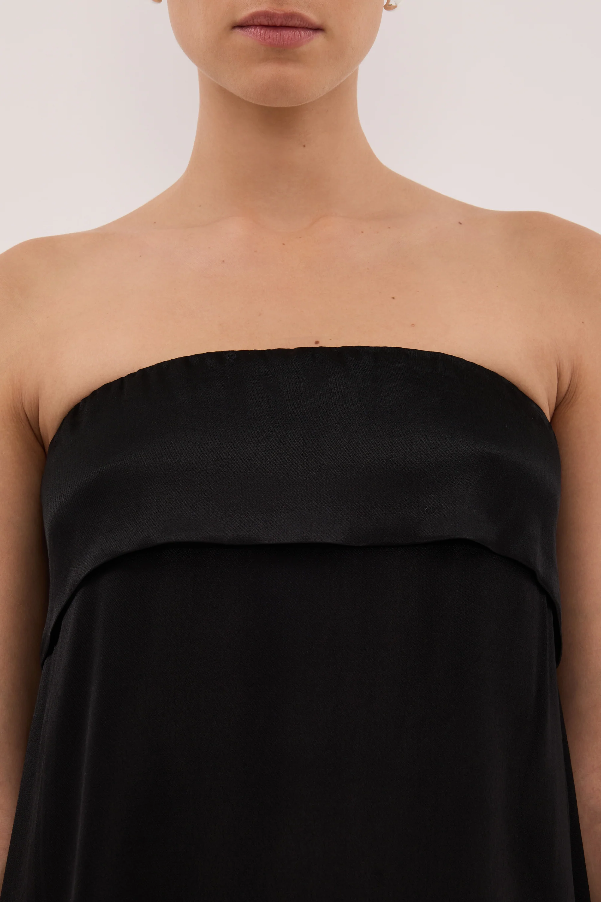 SANDER BLACK STRAPLESS SATIN TOP - Image 5