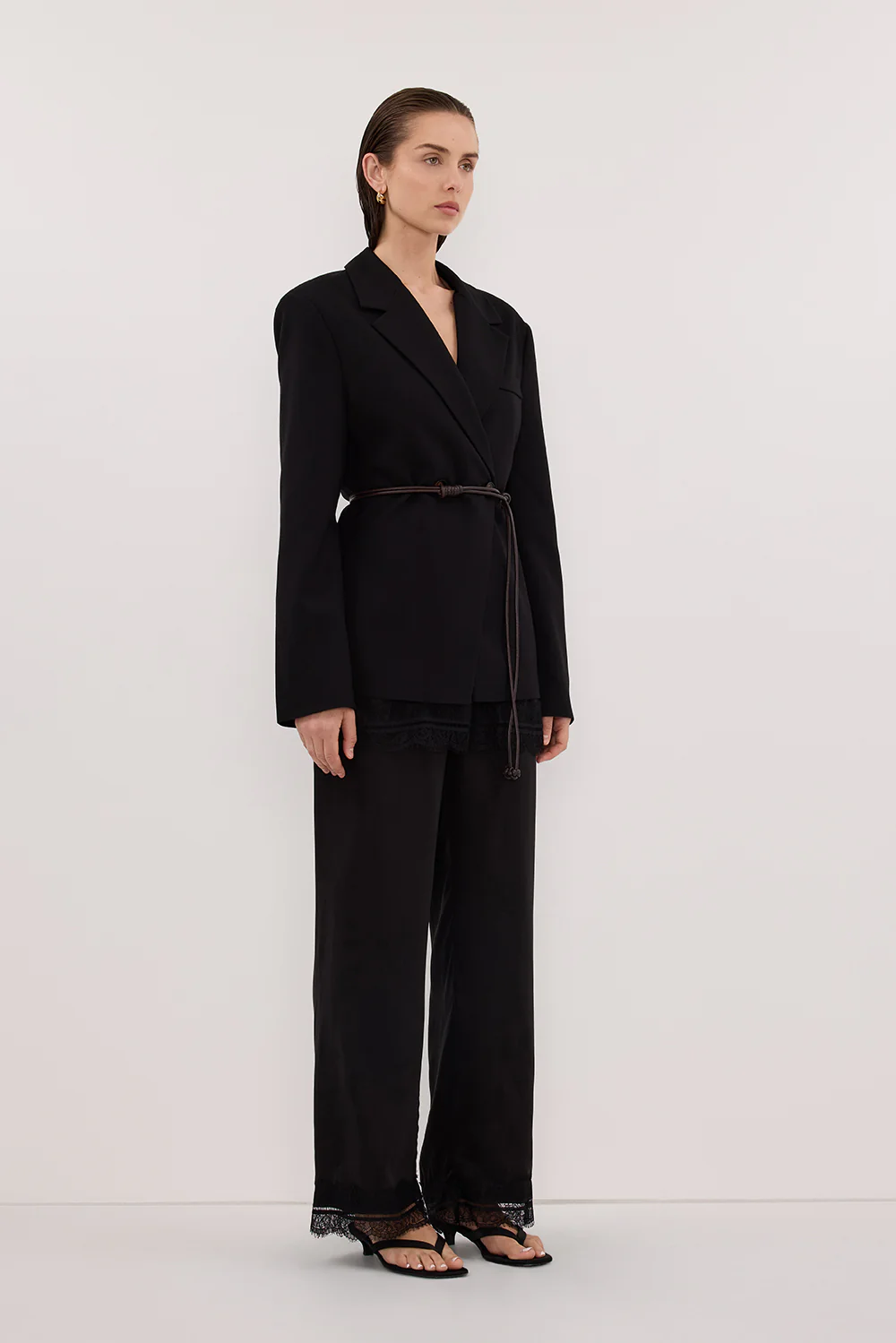 SURI BLACK CINCHED BLAZER - Image 3