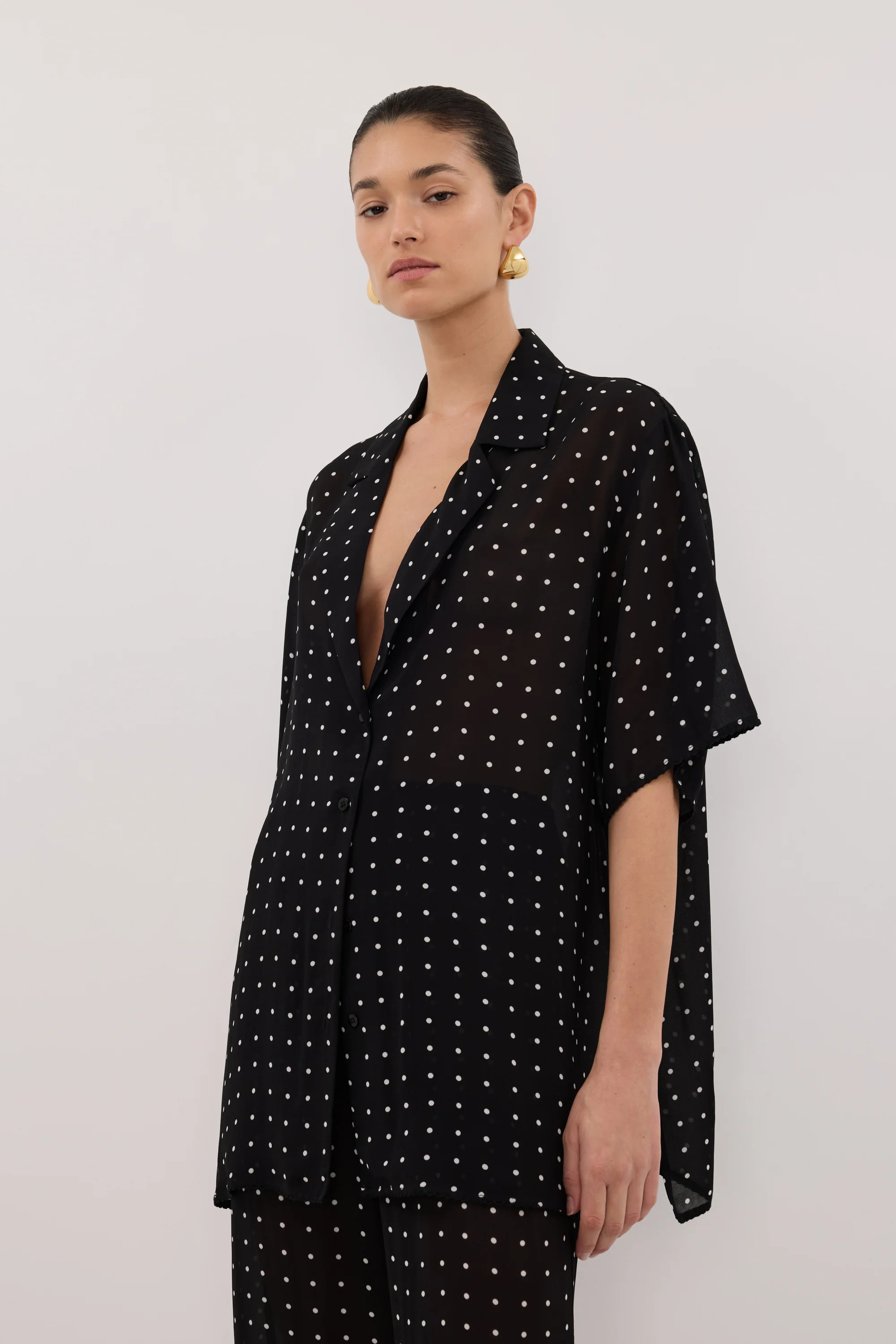 VANESSA BLACK OVERSIZED SHORT SLEEVE RESORT SHIRT - Image 2